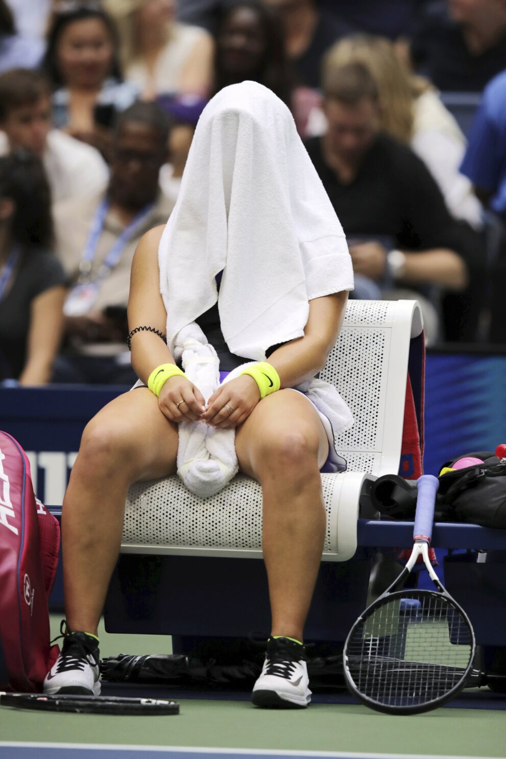 Andreescu's 1st Slam alt at US Open prevents Serena's 24th | AP News